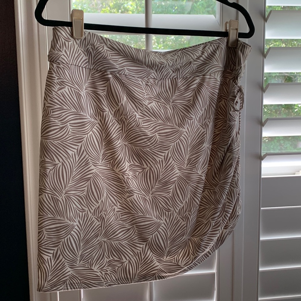 Worn once! Large Athleta swim skirt/cover up